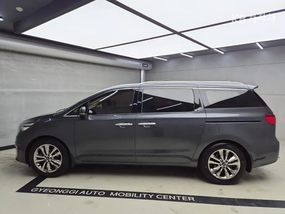 Kia Carnival 2015 photo 4