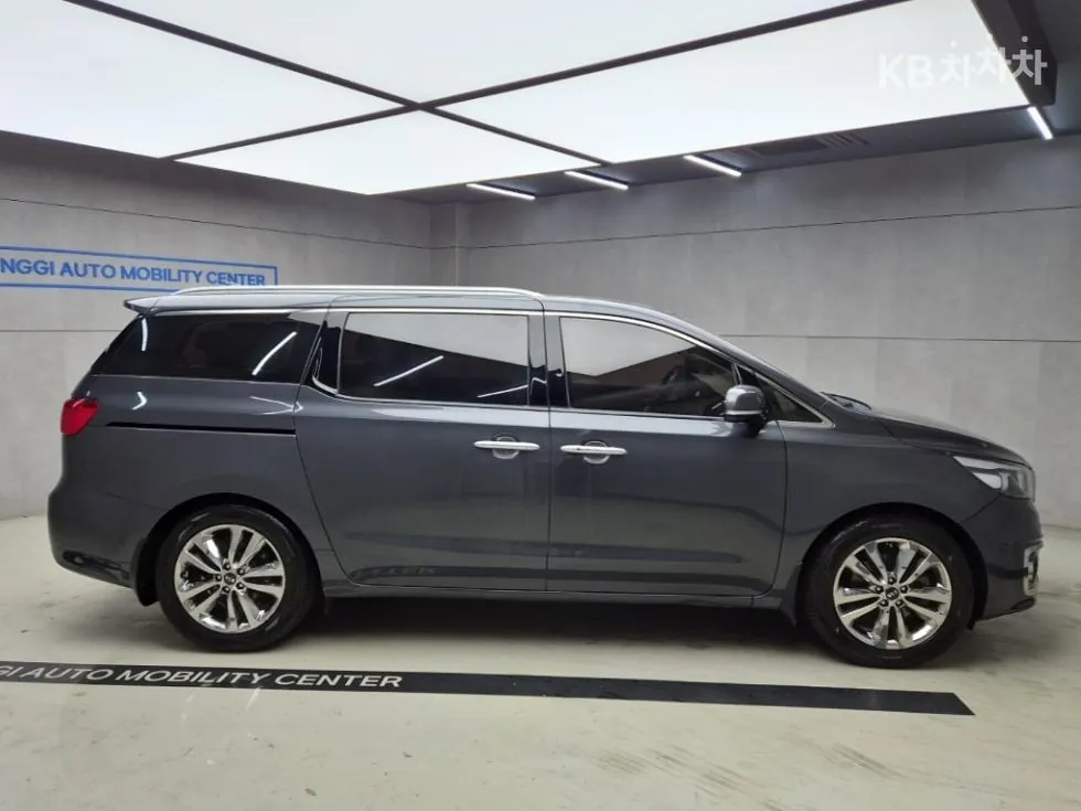 Kia Carnival 2015 photo 2