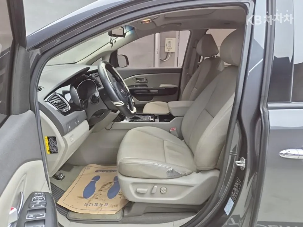 Kia Carnival 2015 photo 5
