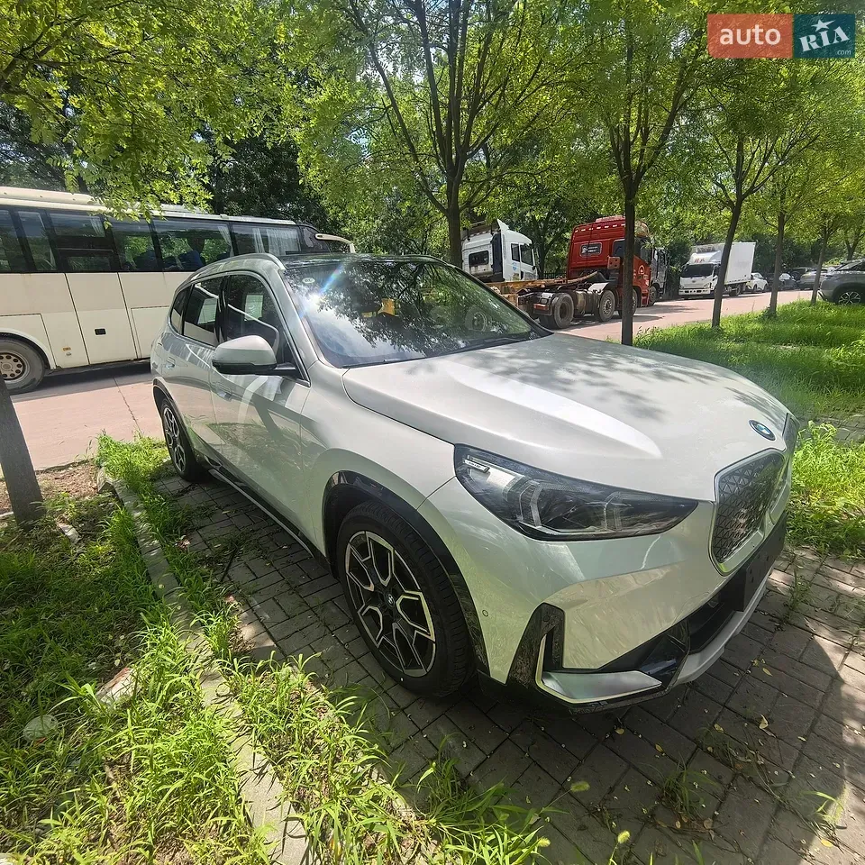 BMW Ix1