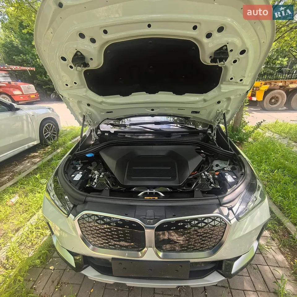 BMW Ix1 2024 photo 3