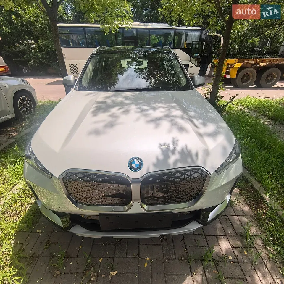 BMW Ix1 2024 photo 2