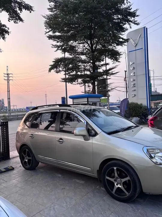 Kia Carens 2010 photo 2