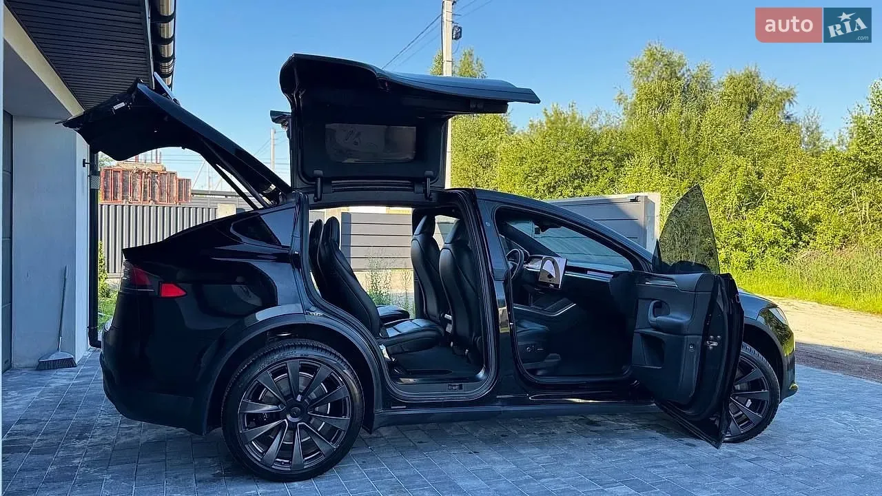 Tesla Model X 2021 photo 2