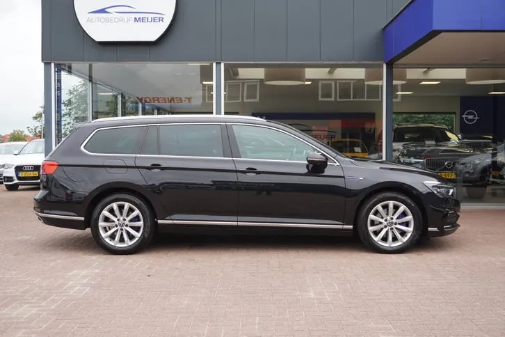Volkswagen Passat 2022 photo 3
