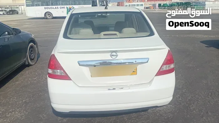 Nissan Tiida 2008 photo 2