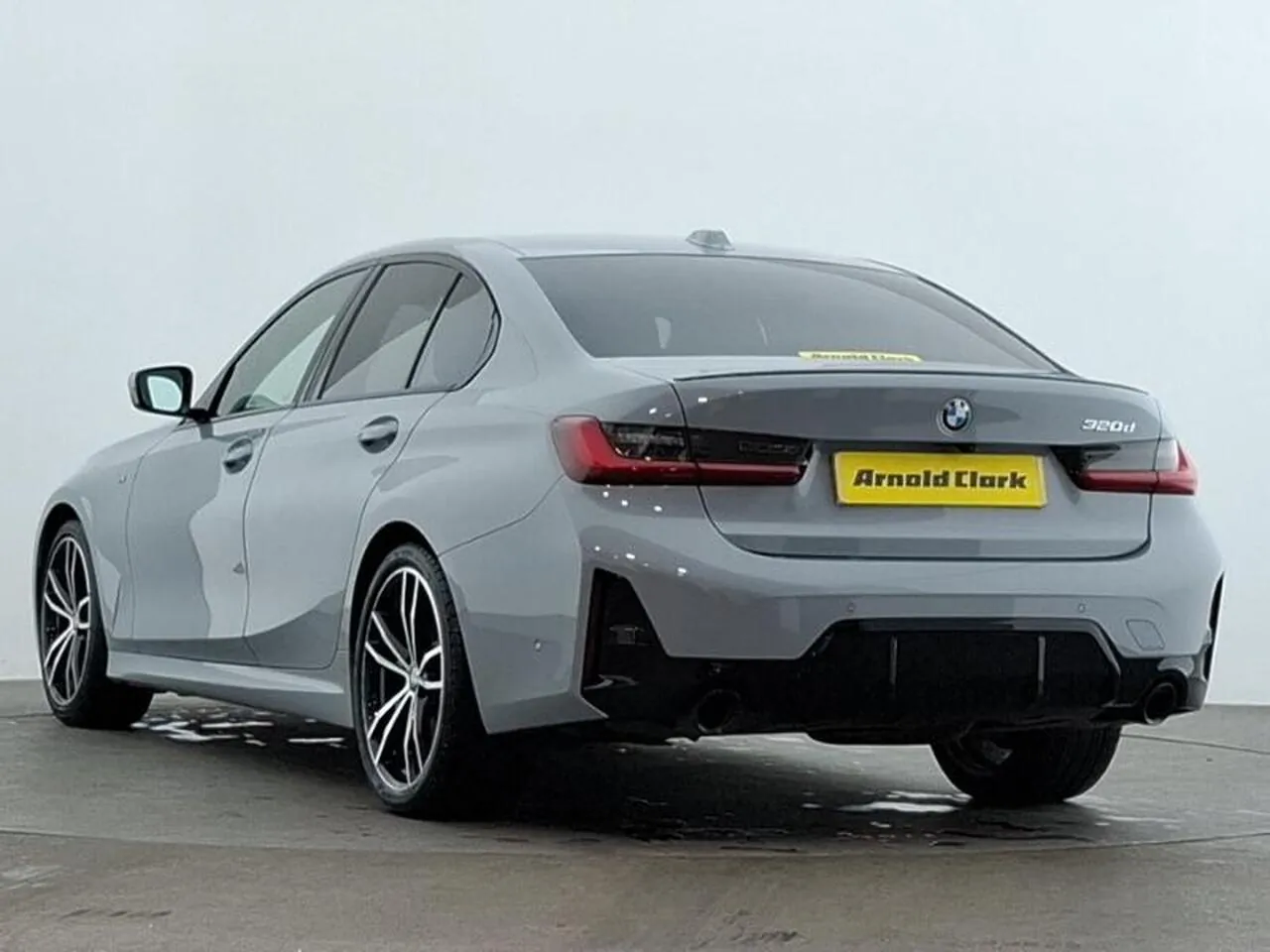 BMW 3 Series 2024 photo 2