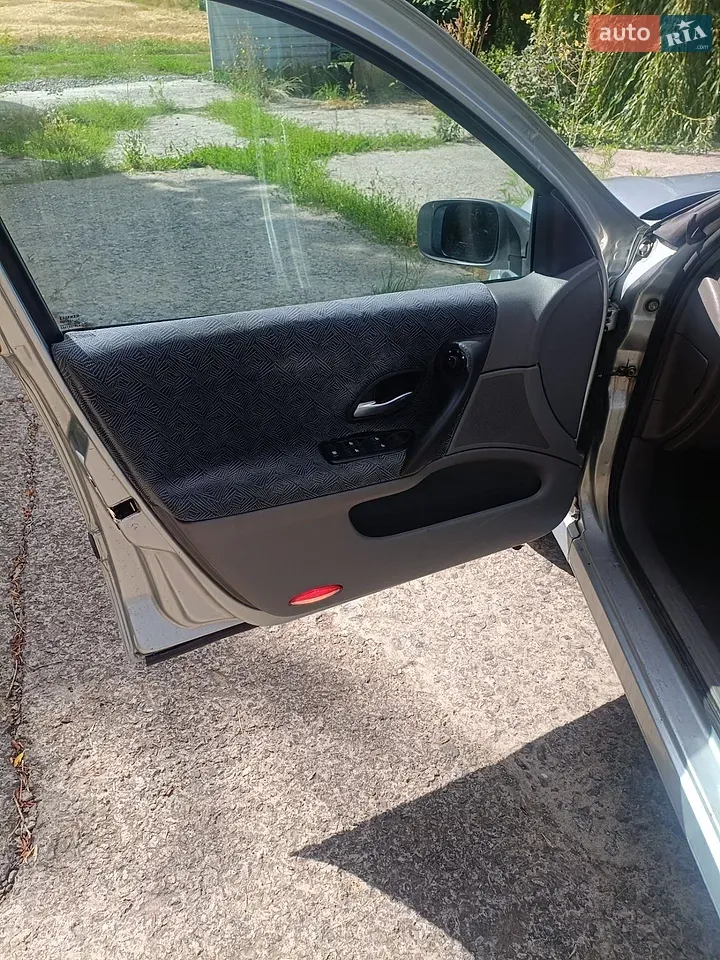 Renault Laguna 2003 photo 4