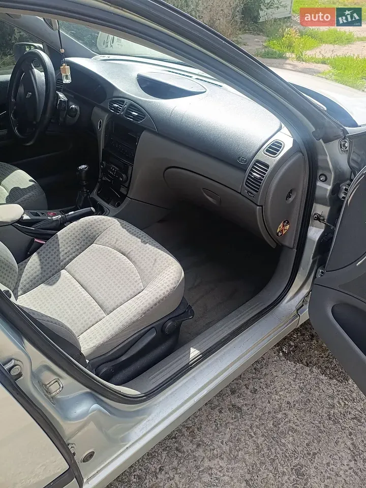 Renault Laguna 2003 photo 2