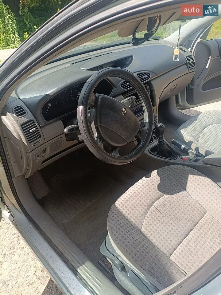 Renault Laguna 2003 photo 3