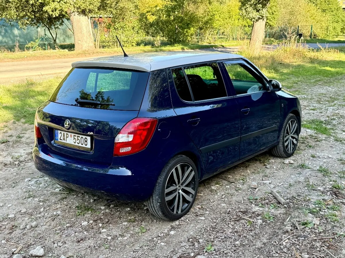 Skoda Fabia 2011 photo 3