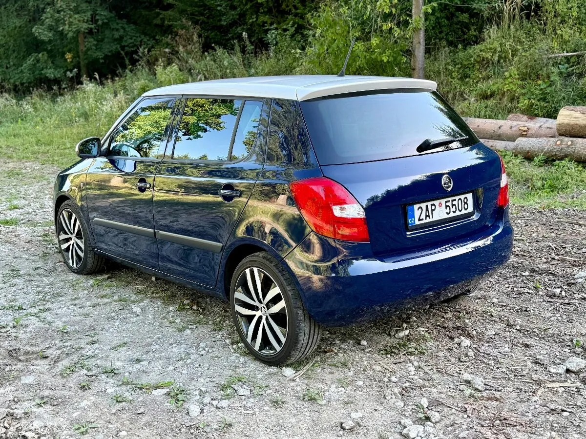 Skoda Fabia 2011 photo 4
