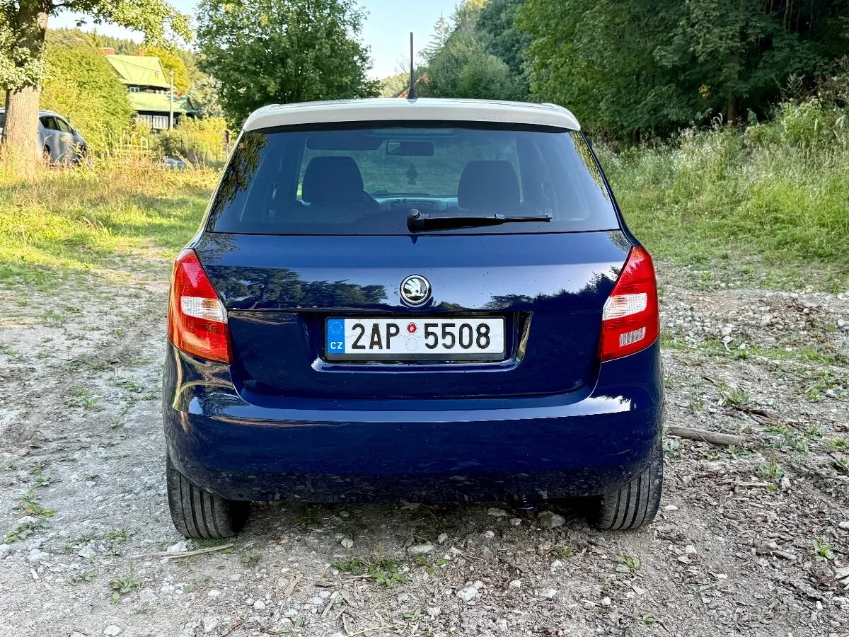 Skoda Fabia 2011 photo 5