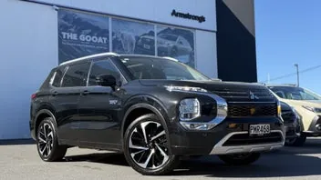 Mitsubishi Outlander 2022 photo 2