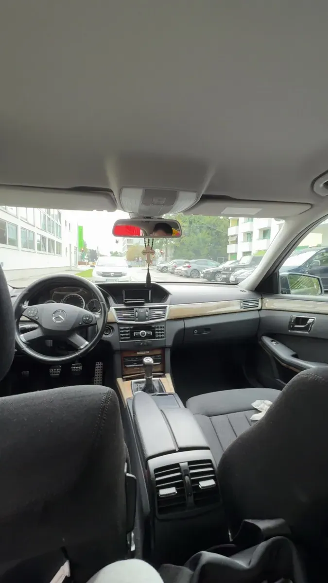 Mercedes-Benz E-Class 2010 photo 3