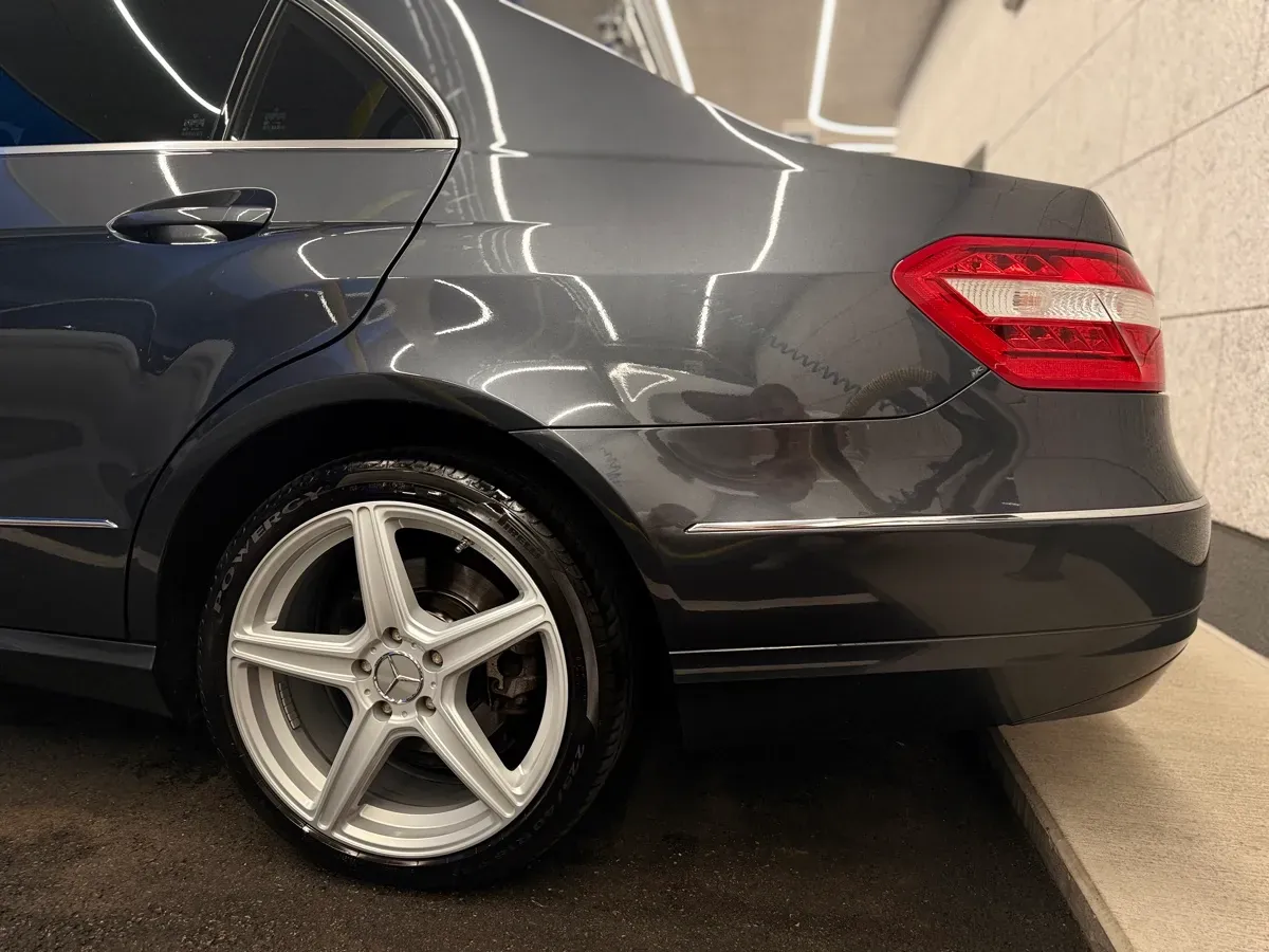 Mercedes-Benz E-Class 2010 photo 2