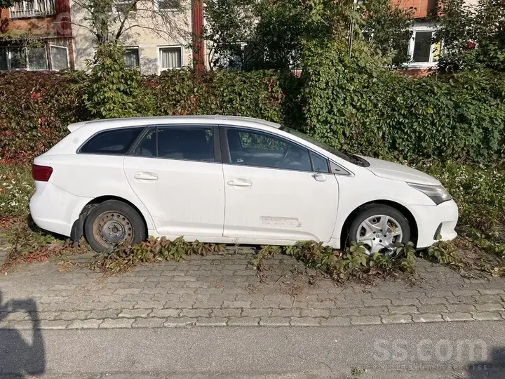 Toyota Avensis 2013 photo 2