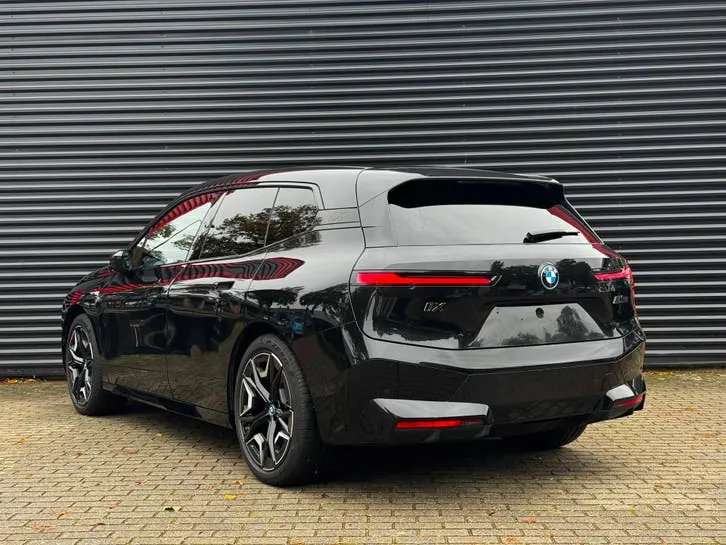 BMW Ix 2023 photo 2