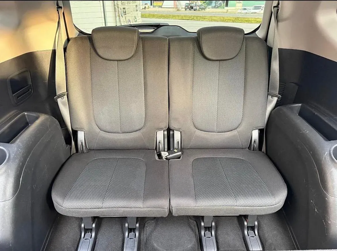 Kia Carens 2010 photo 3