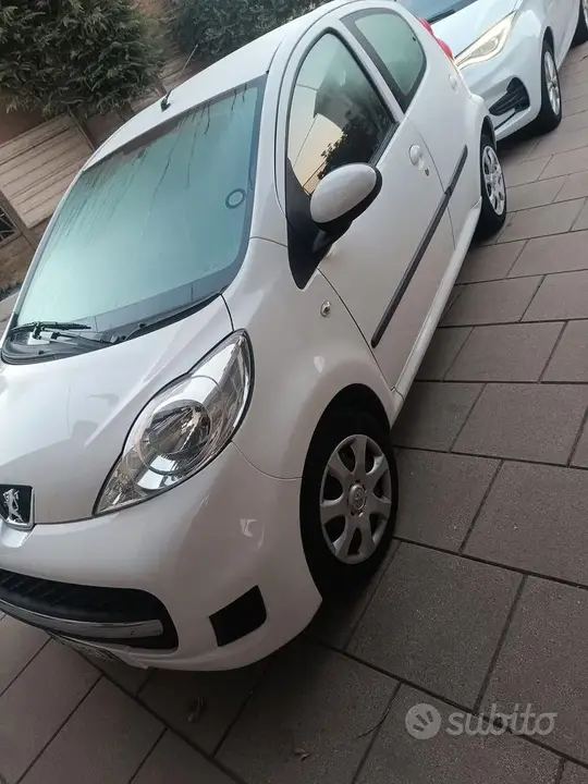 Peugeot 107 2012 photo 2