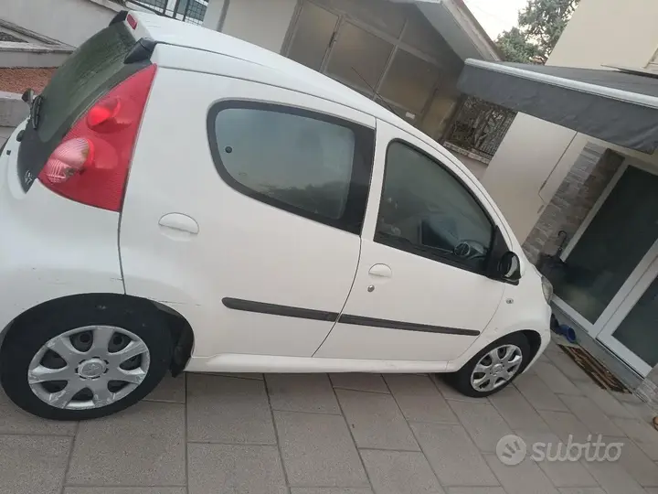 Peugeot 107 2012 photo 3
