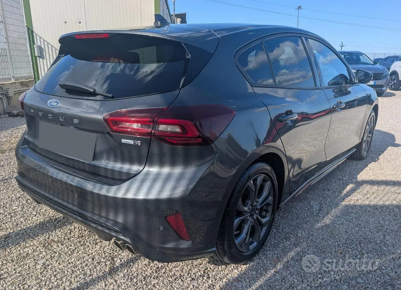Ford Focus 2023 photo 3
