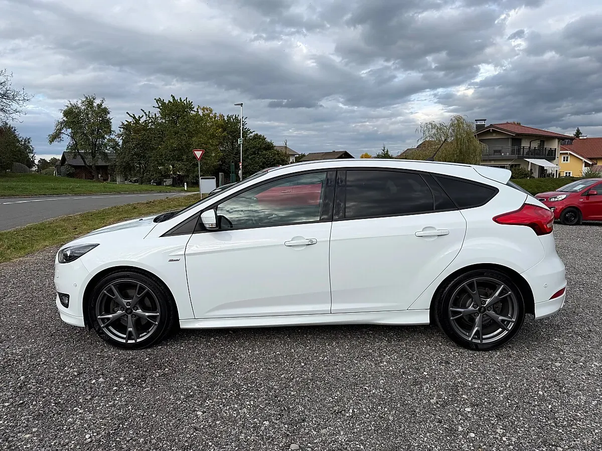 Ford Focus 2018 photo 2