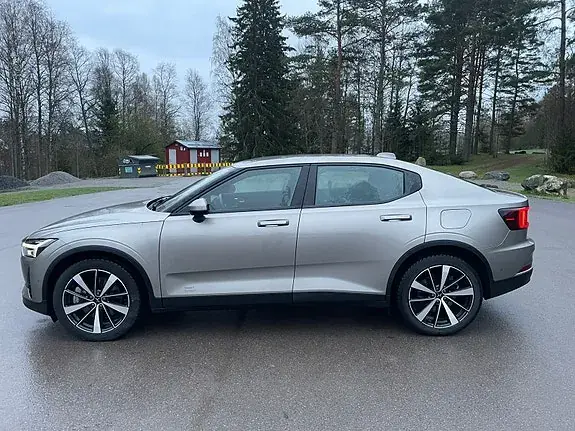 Polestar 2 2022 photo 2