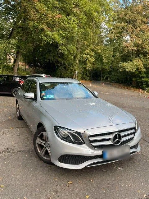 Mercedes-Benz E 220 D