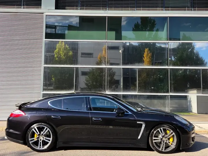 Porsche Panamera 2011 photo 2