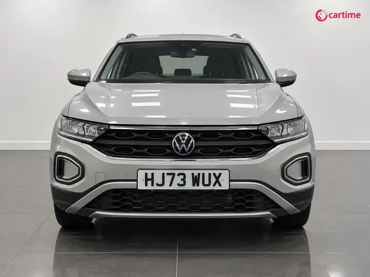 Volkswagen T-Roc 2023 photo 2
