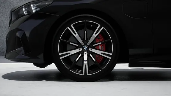 BMW 550E 2026 photo 4