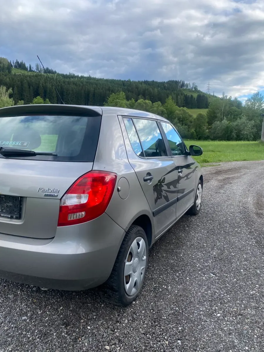 Skoda Fabia 2009 photo 3