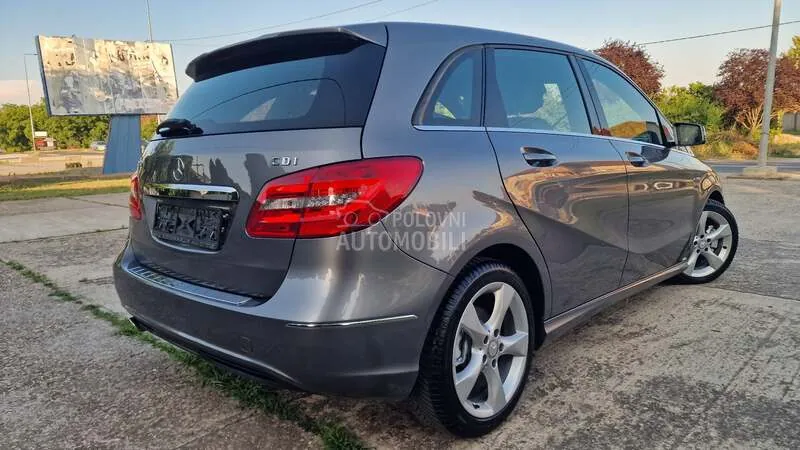Mercedes-Benz B-Class 2012 photo 4