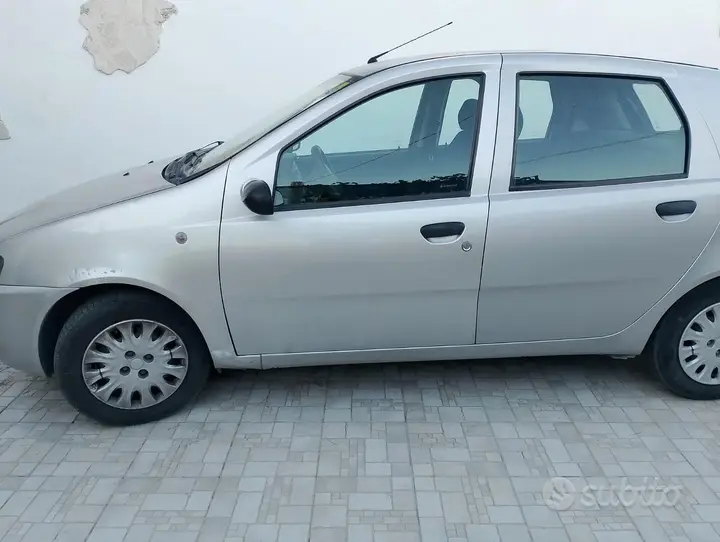 Fiat Punto 1999 photo 2