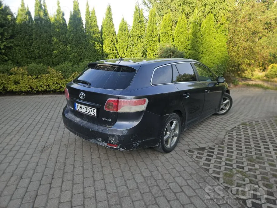 Toyota Avensis 2011 photo 2