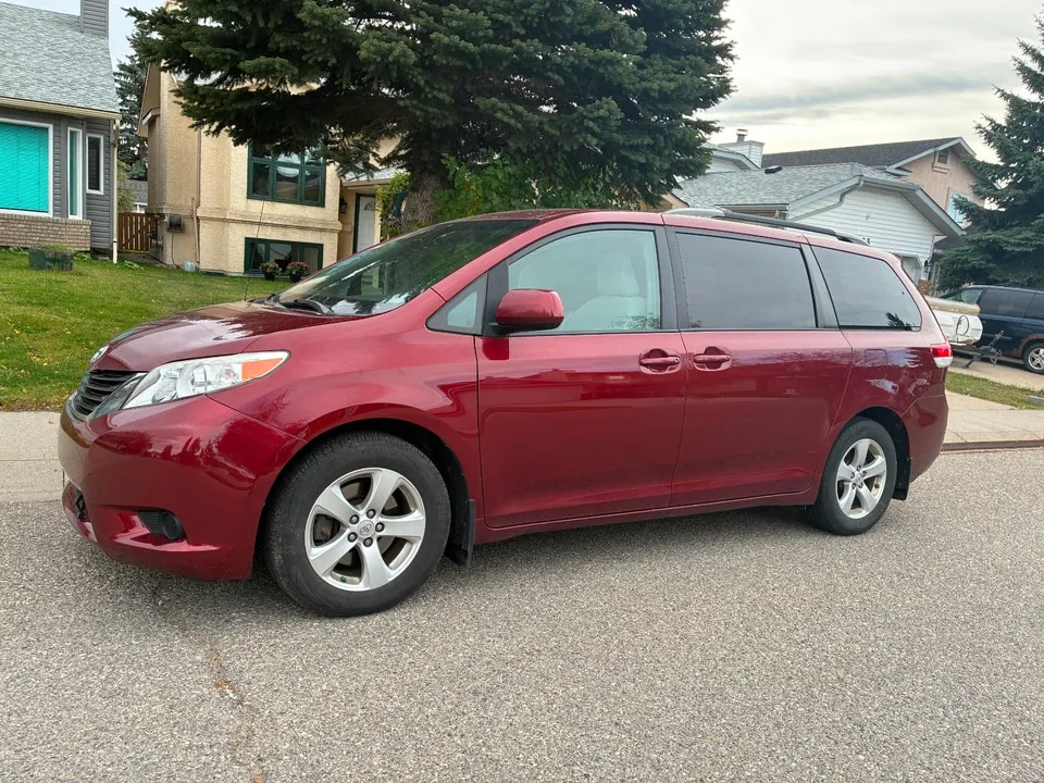 Toyota Sienna 2014 photo 4