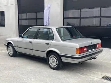 BMW Série 3 1990 photo 3