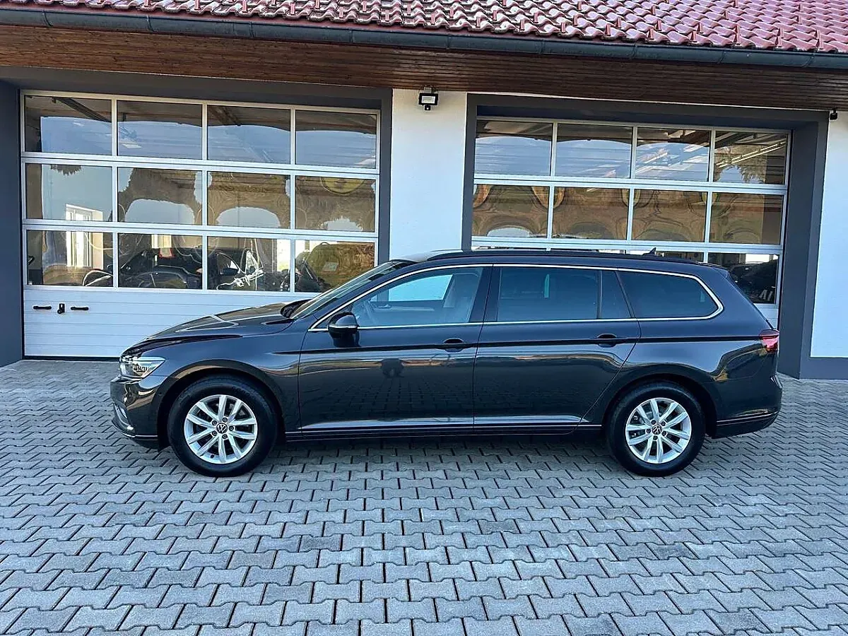 Volkswagen Passat 2023 photo 2