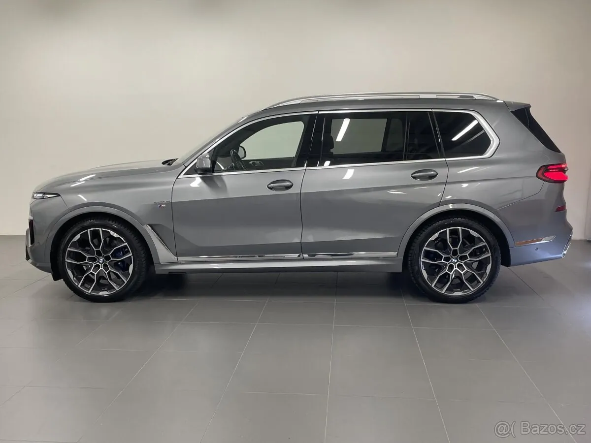 BMW X7 2023 photo 2