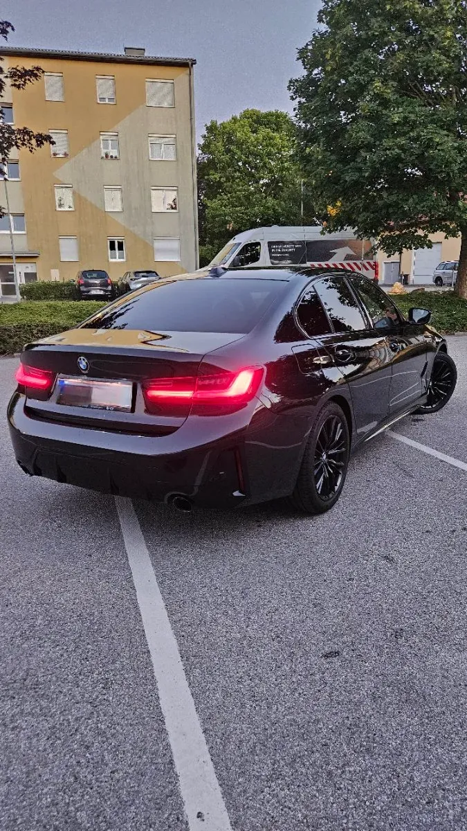 BMW 3 Series 2023 photo 2