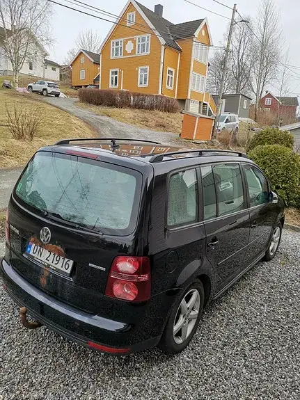 Volkswagen Touran 2009 photo 2