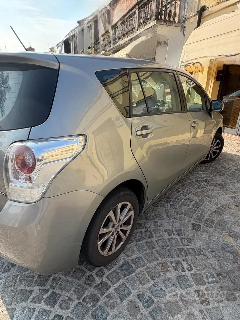 Toyota Verso 2011 photo 5