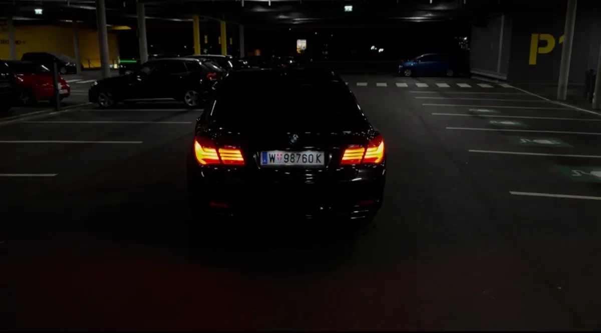 BMW 7 Series 2009 photo 2