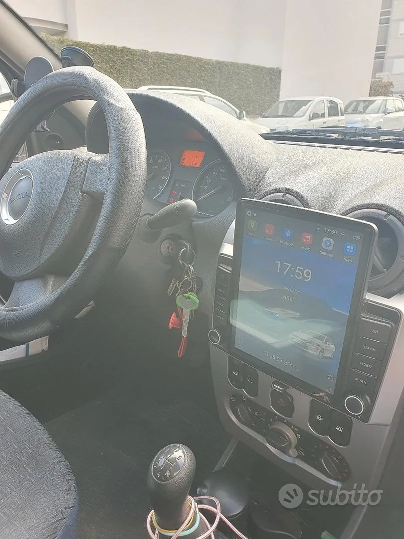 Dacia Sandero 2008 photo 3