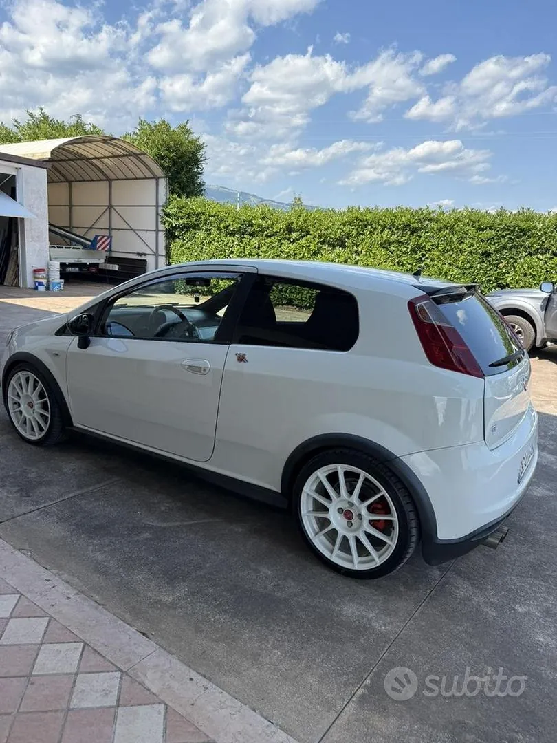 Abarth Grande Punto 2009 photo 2