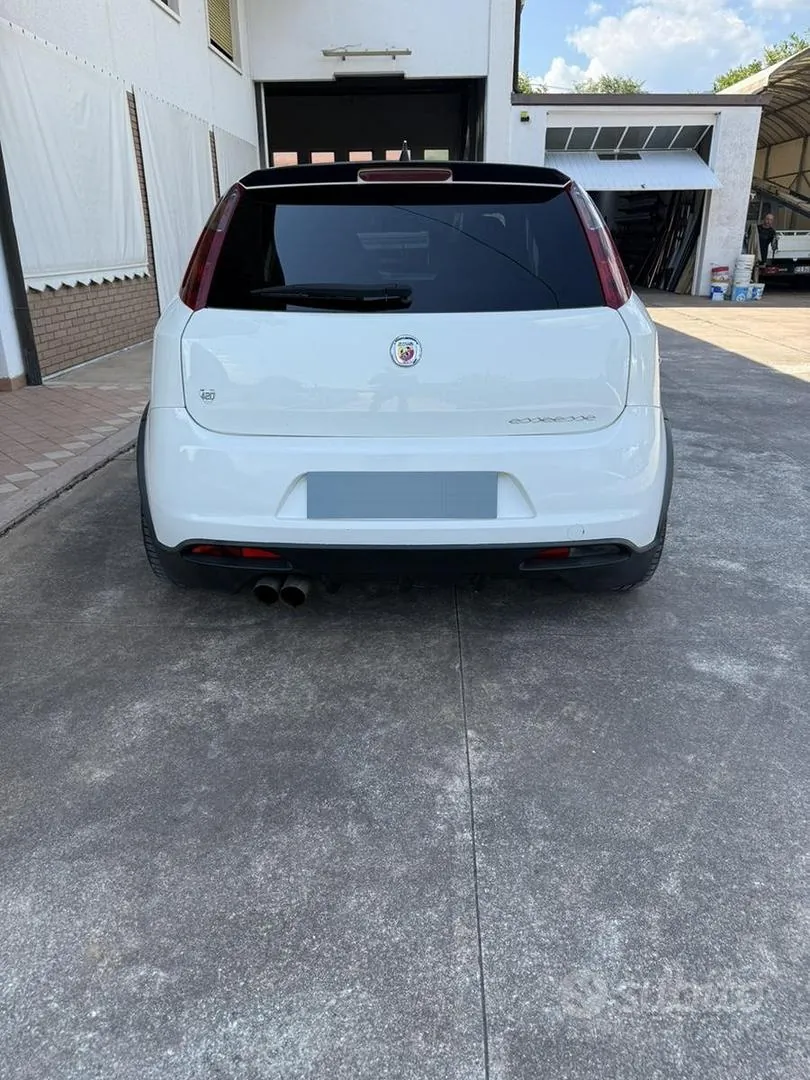Abarth Grande Punto 2009 photo 4