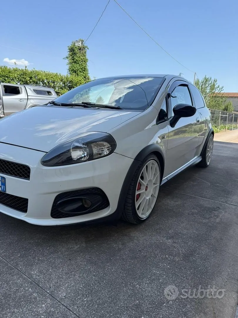 Abarth Grande Punto 2009 photo 3