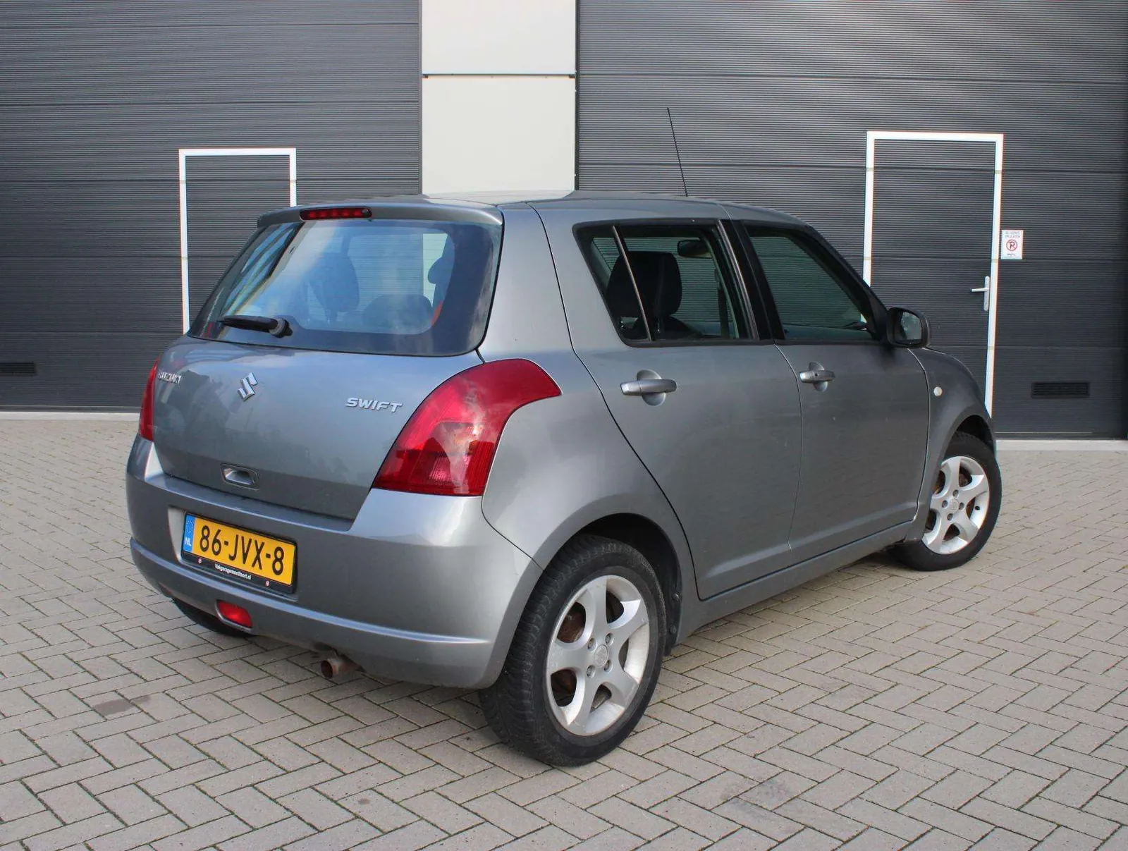 Suzuki Swift 2007 photo 2