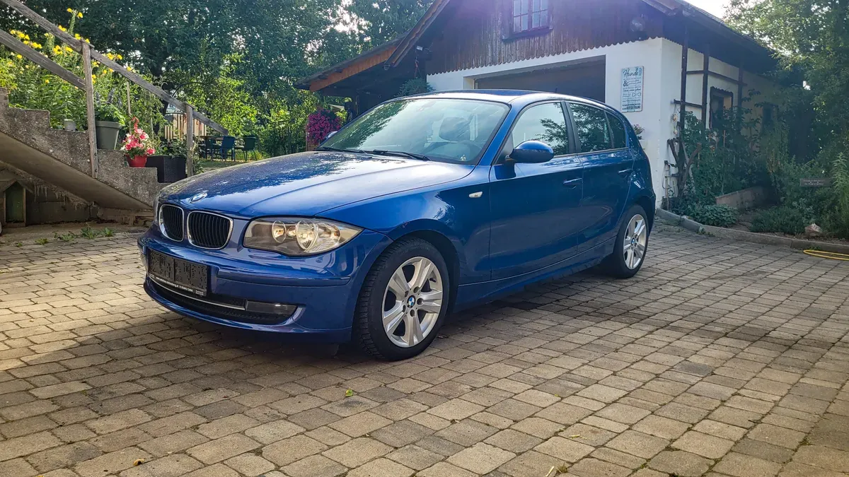 BMW 1 Series 2009 photo 2